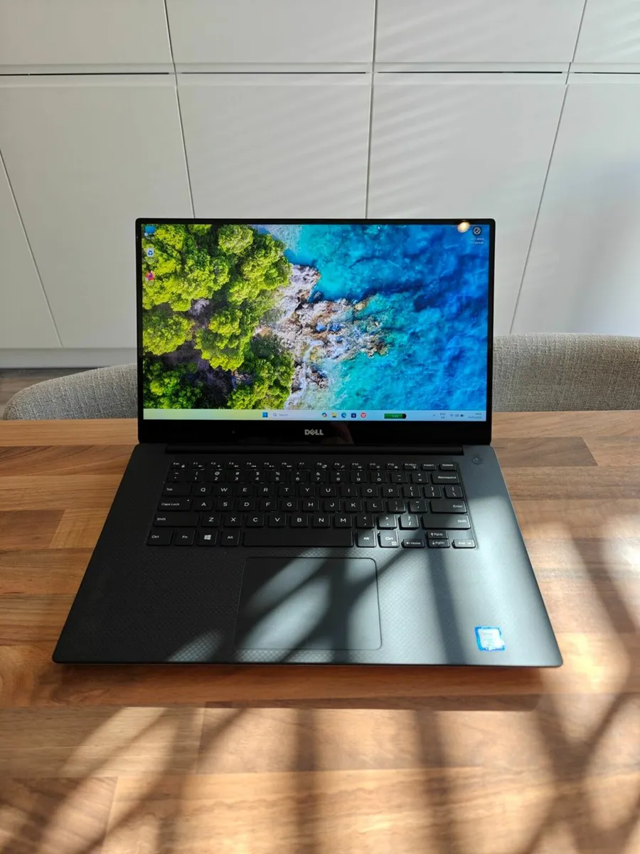 Dell Precision 5520 - i7 | 16GB | 256GB | 15.6" 4K - Image 1