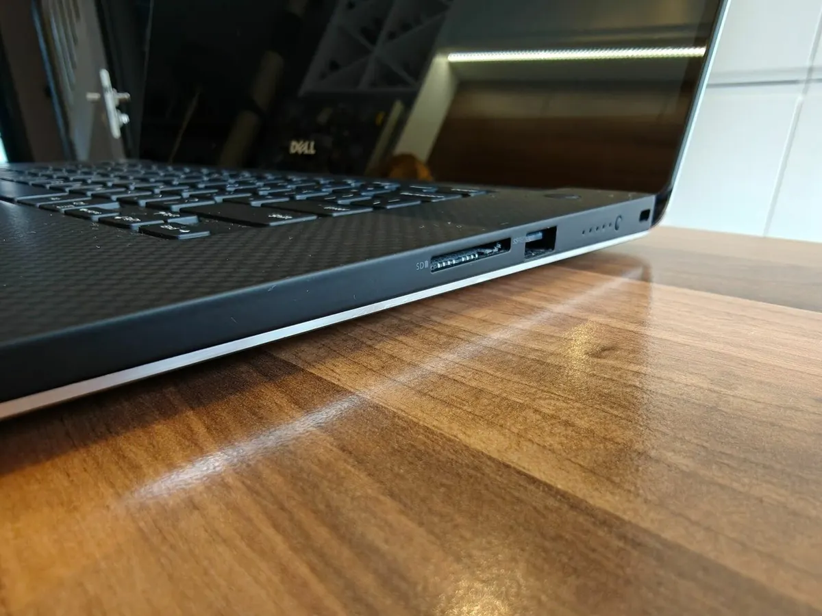 Dell Precision 5520 - i7 | 16GB | 256GB | 15.6" 4K - Image 4