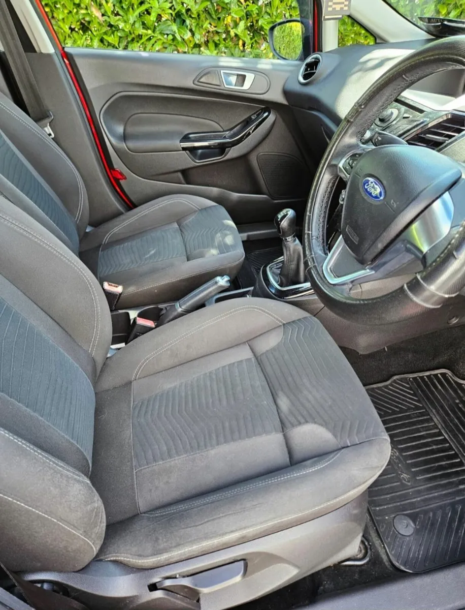 Ford Fiesta 2015 - Image 2