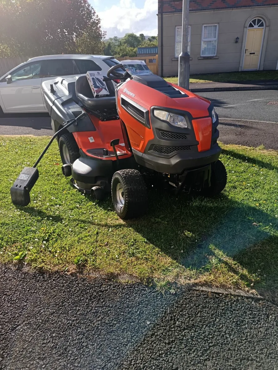 Husqvarna petrol ride on lawnmower - Image 2
