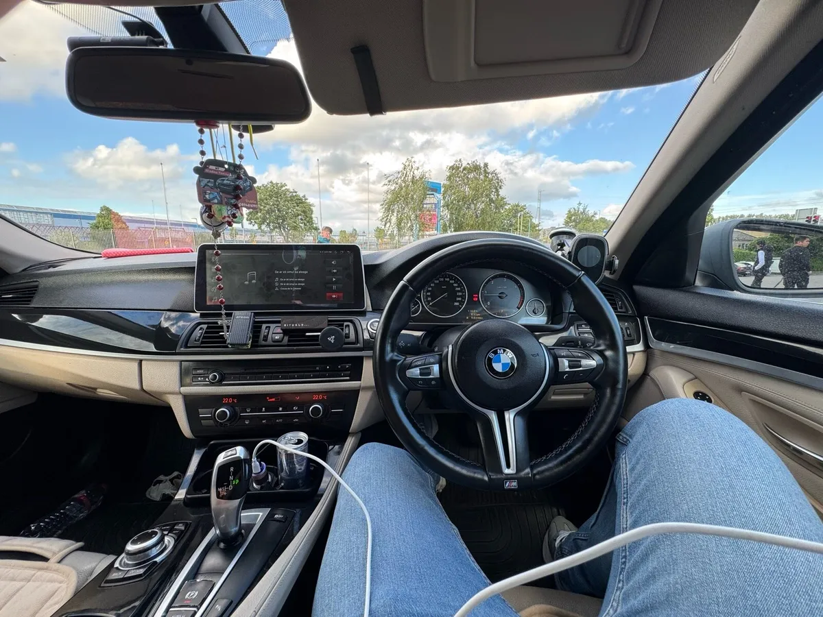 I am selling a BMW f10 2010. - Image 1