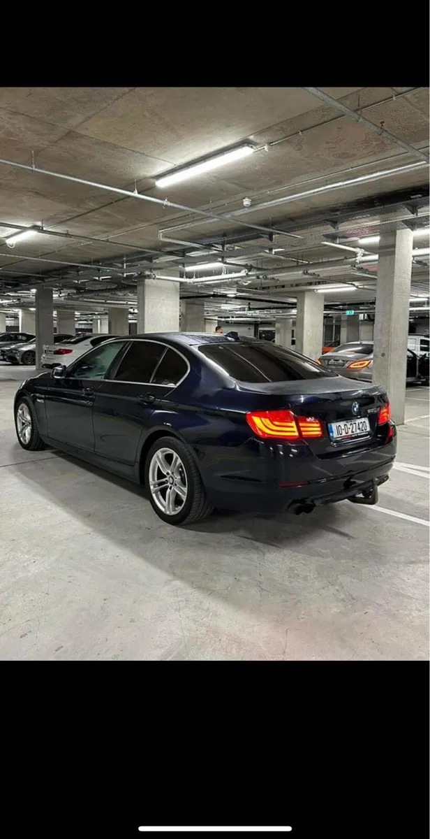 I am selling a BMW f10 2010. - Image 2