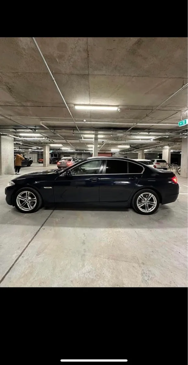 I am selling a BMW f10 2010. - Image 4