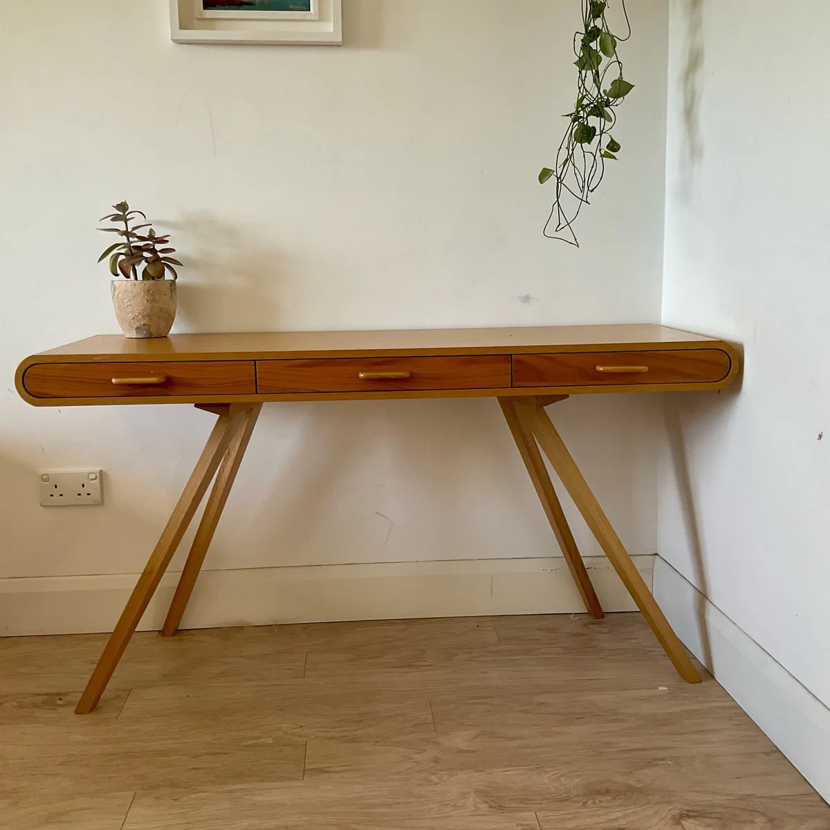 Desk - Image 1