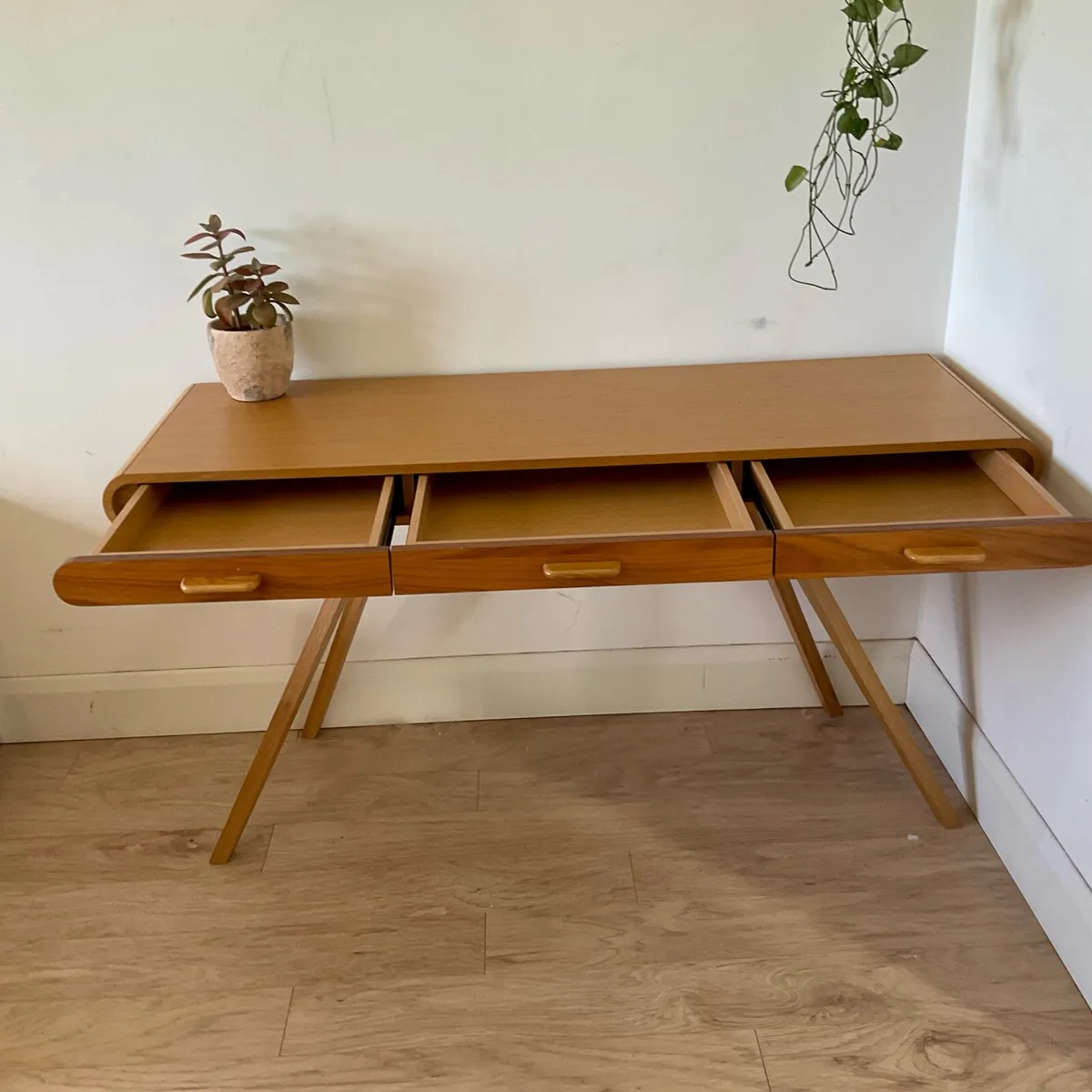 Desk - Image 4