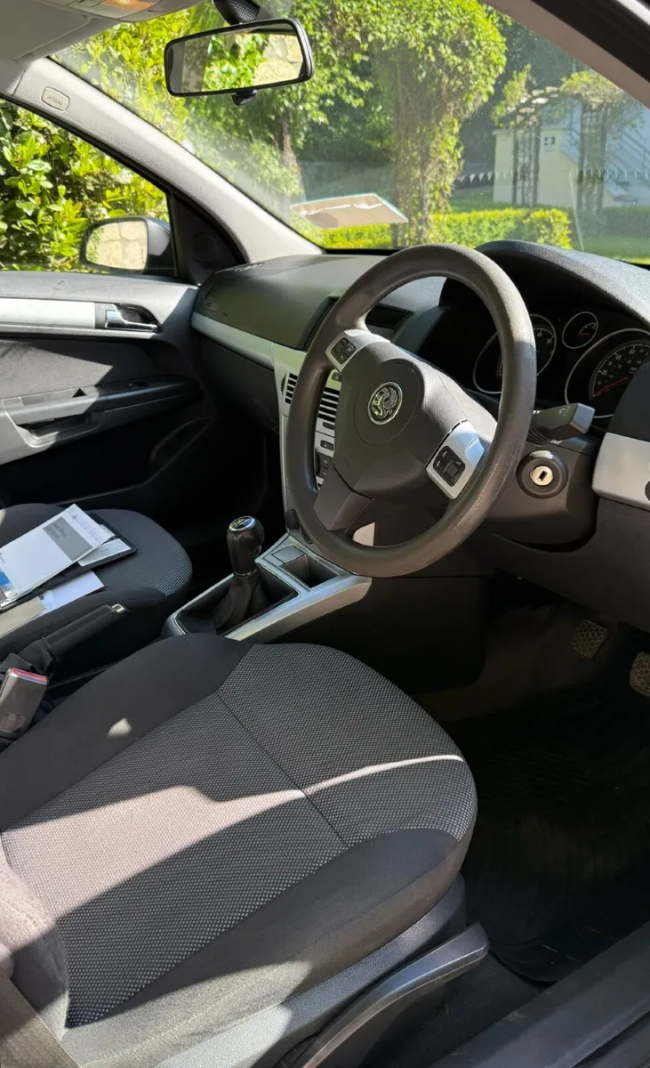 Vauxhall Astra 2009 - Image 2
