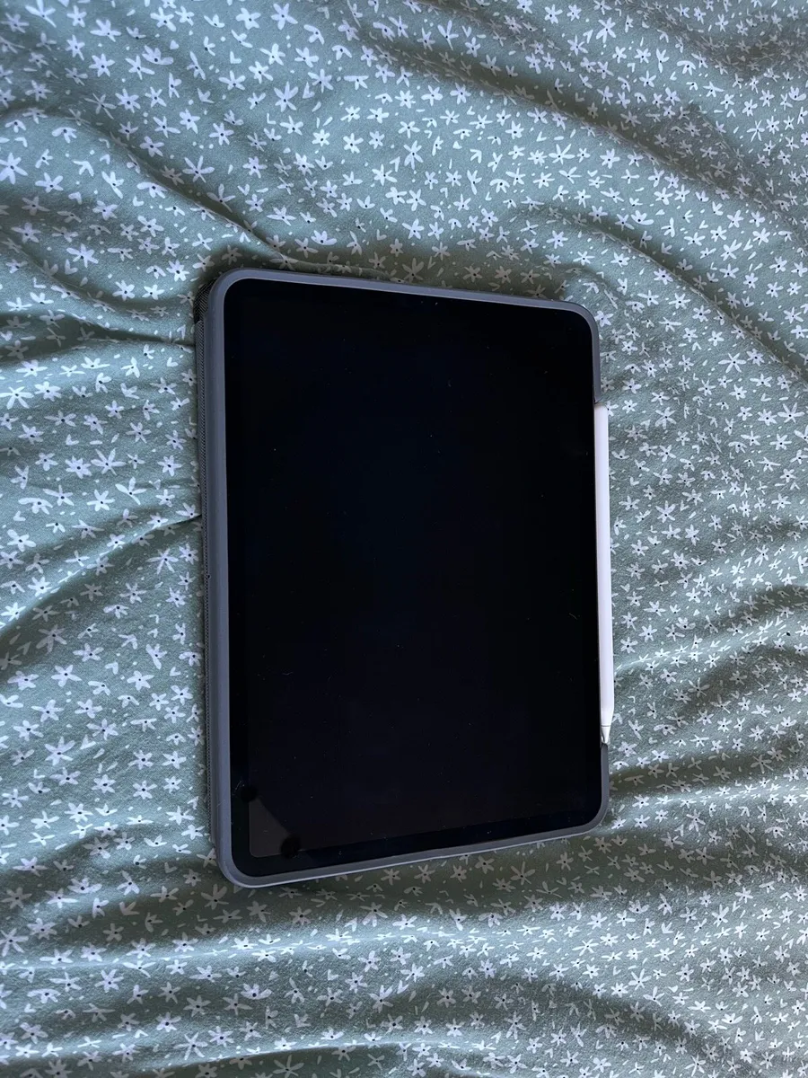 iPad Pro 11-inch 2nd-gen 512gb w/ pencil and folio - Image 3