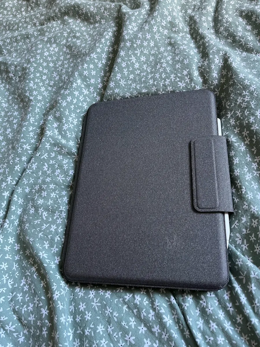 iPad Pro 11-inch 2nd-gen 512gb w/ pencil and folio - Image 4