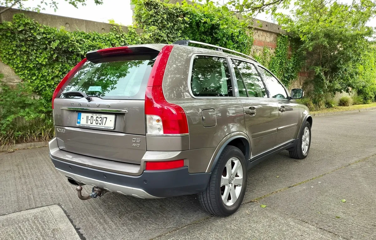 Volvo XC90 2011 - Image 2