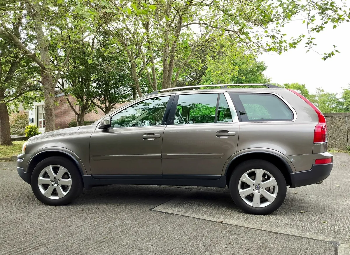 Volvo XC90 2011 - Image 1