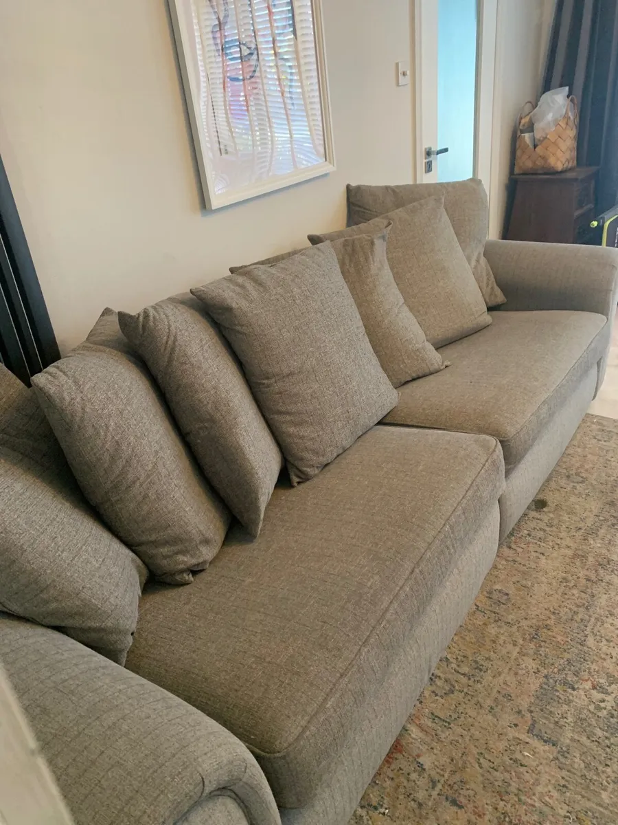 4 seater couch - Image 2