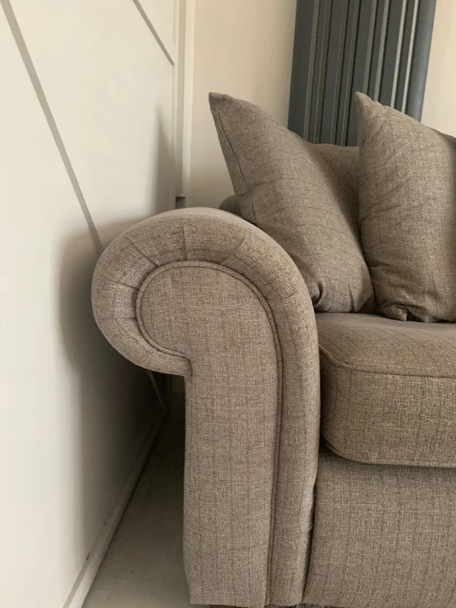 4 seater couch - Image 3