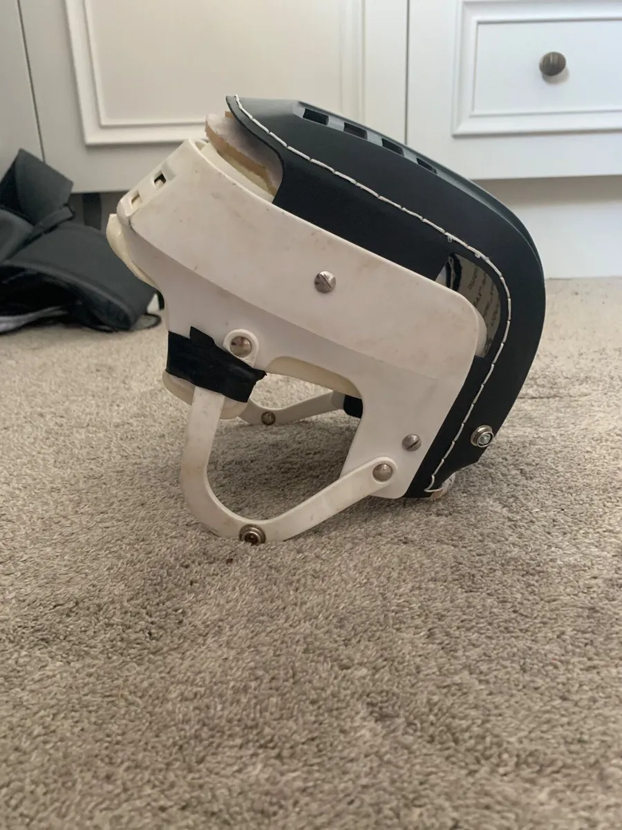 Hurling helmet - Image 3