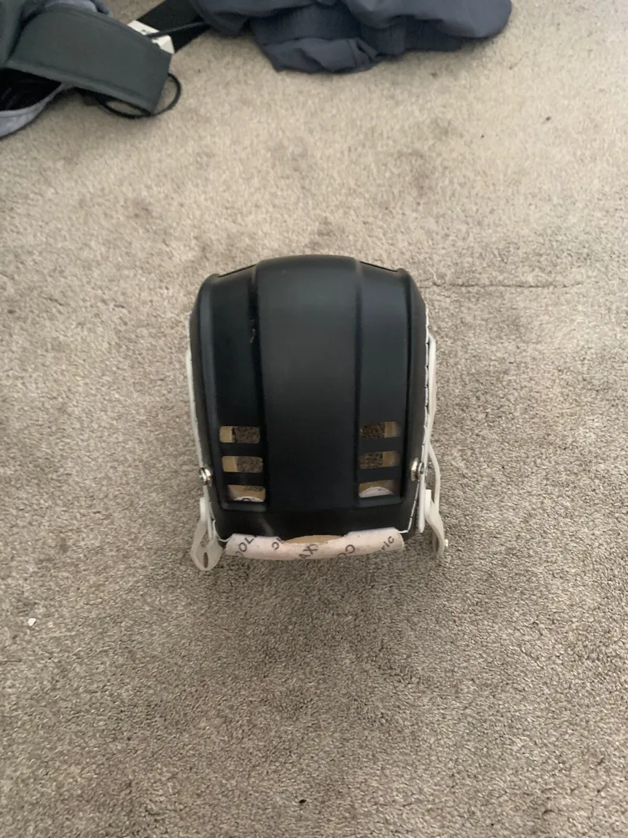 Hurling helmet - Image 4