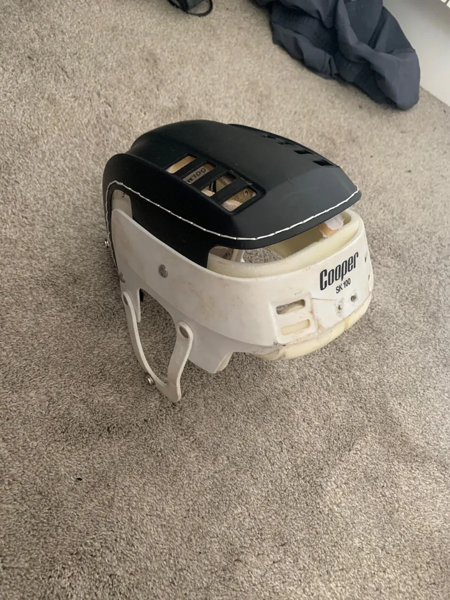 Hurling helmet - Image 1