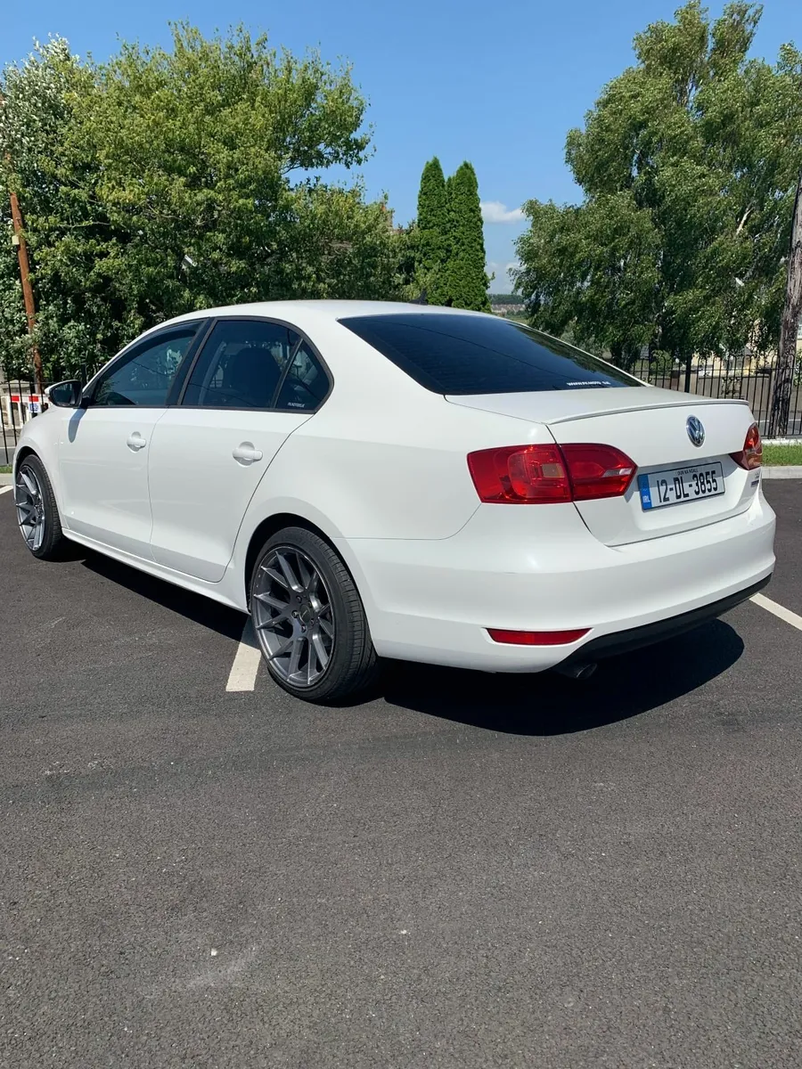 Volkswagen Jetta 2012 - Image 3