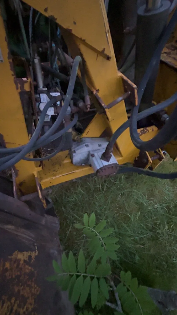 Hedge cutter - Image 1