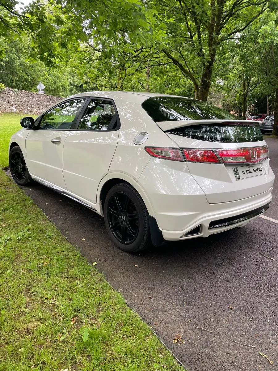 Honda Civic 2011 - Image 1