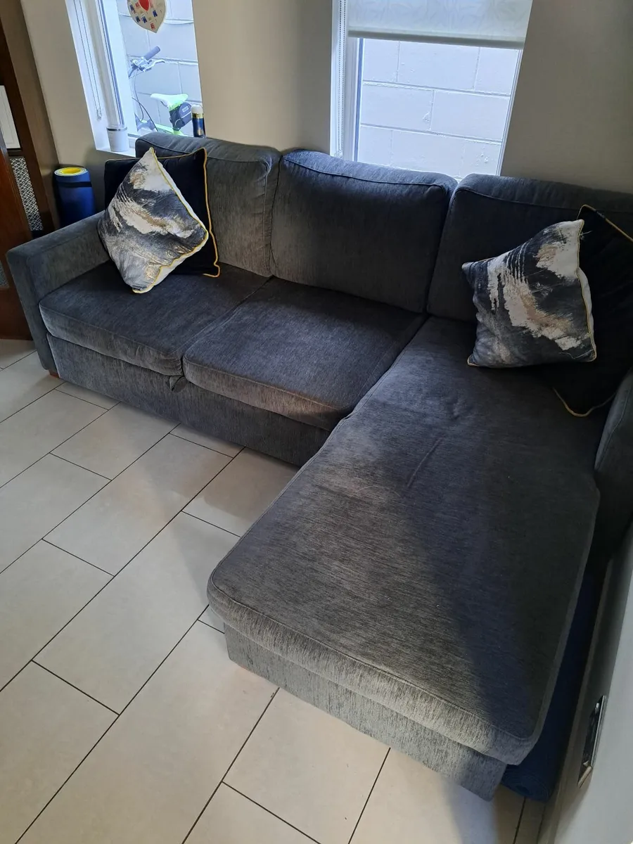Corner suite/ sofa bed - Image 3