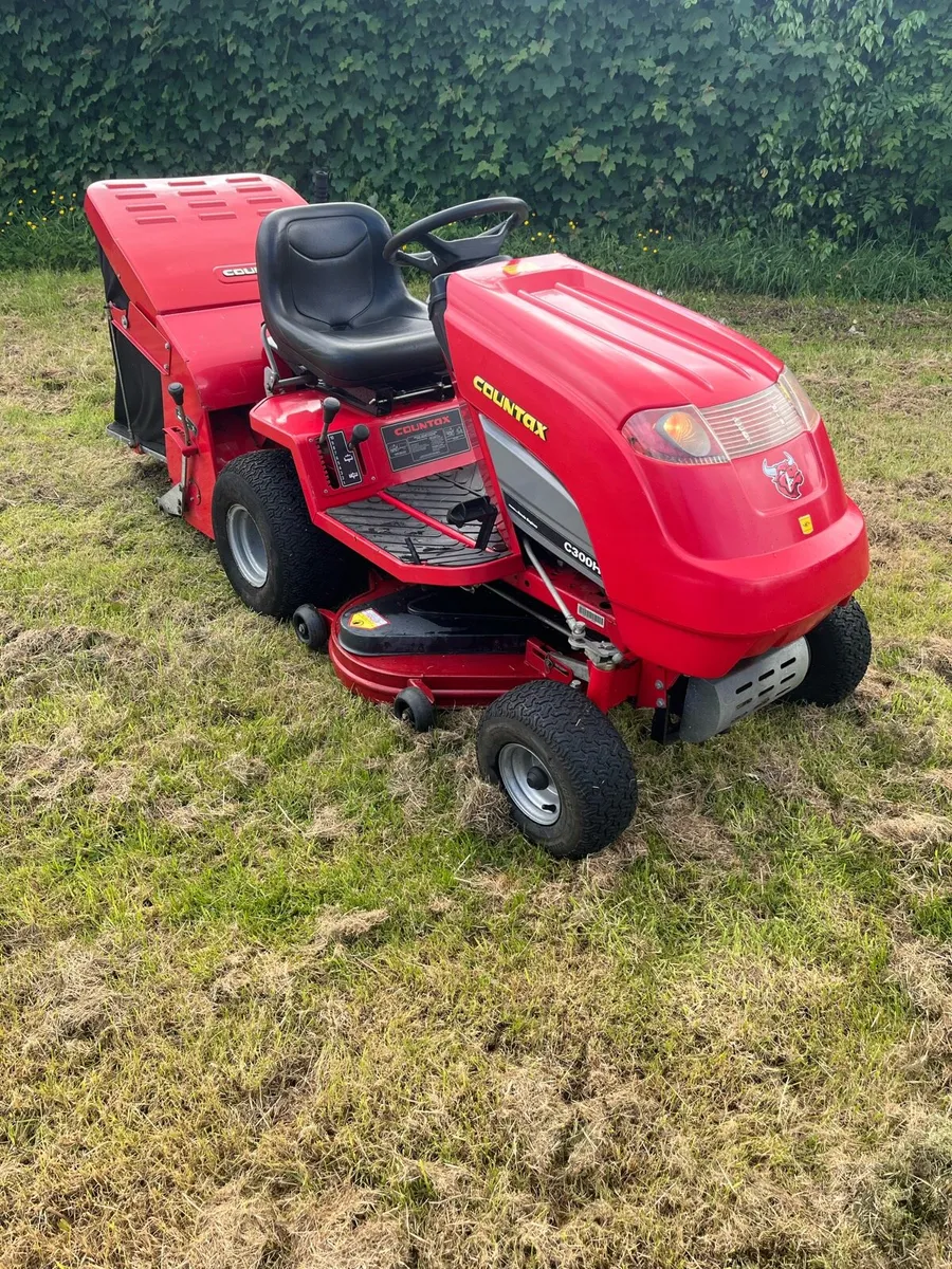 Countax c300h petrol ride on lawnmower - Image 2