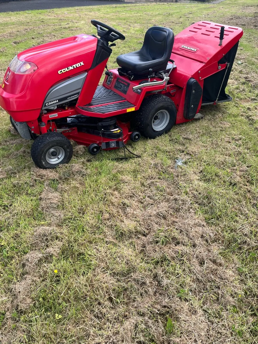 Countax c300h petrol ride on lawnmower - Image 3