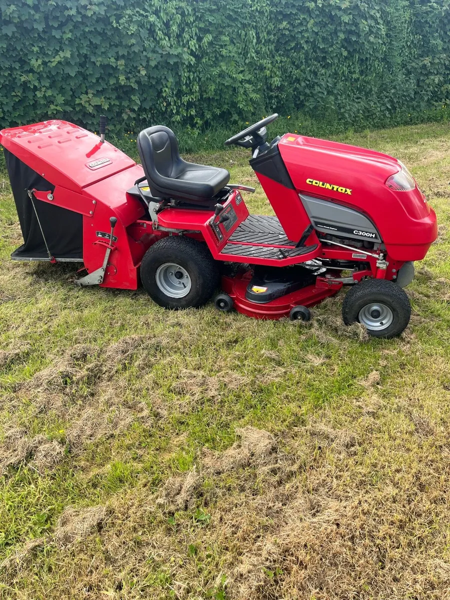 Countax c300h petrol ride on lawnmower - Image 4