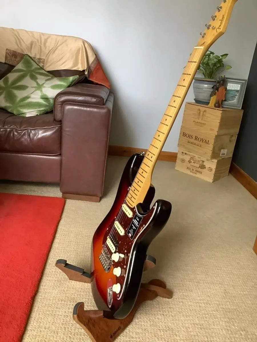 Fender American professional 2 HSS 3 way sunburst - Image 1
