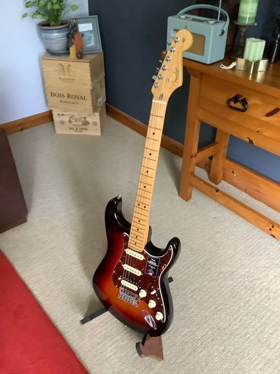 Fender American professional 2 HSS 3 way sunburst - Image 2