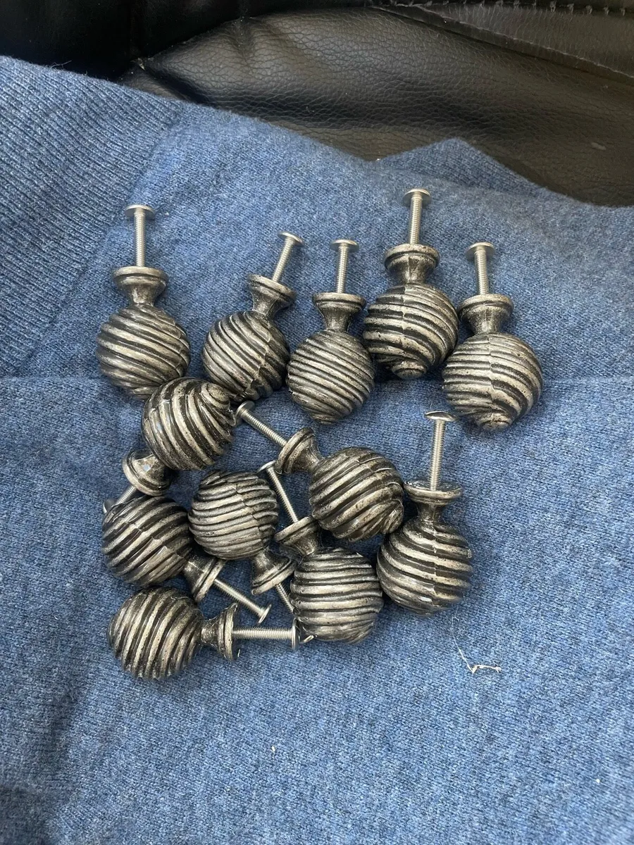 12 Cast metal decorative door knobs