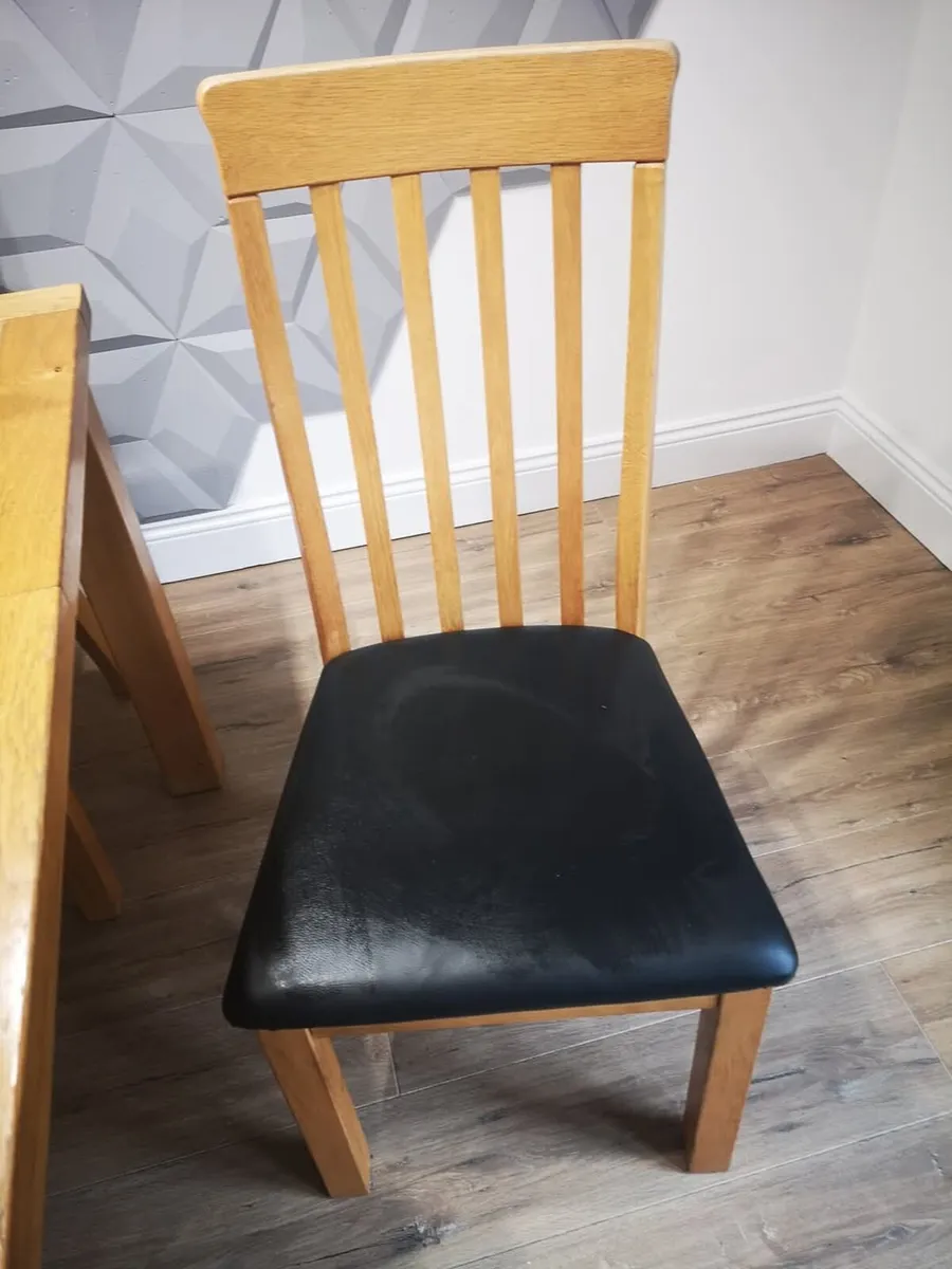 Table and 4 chairs - Image 2