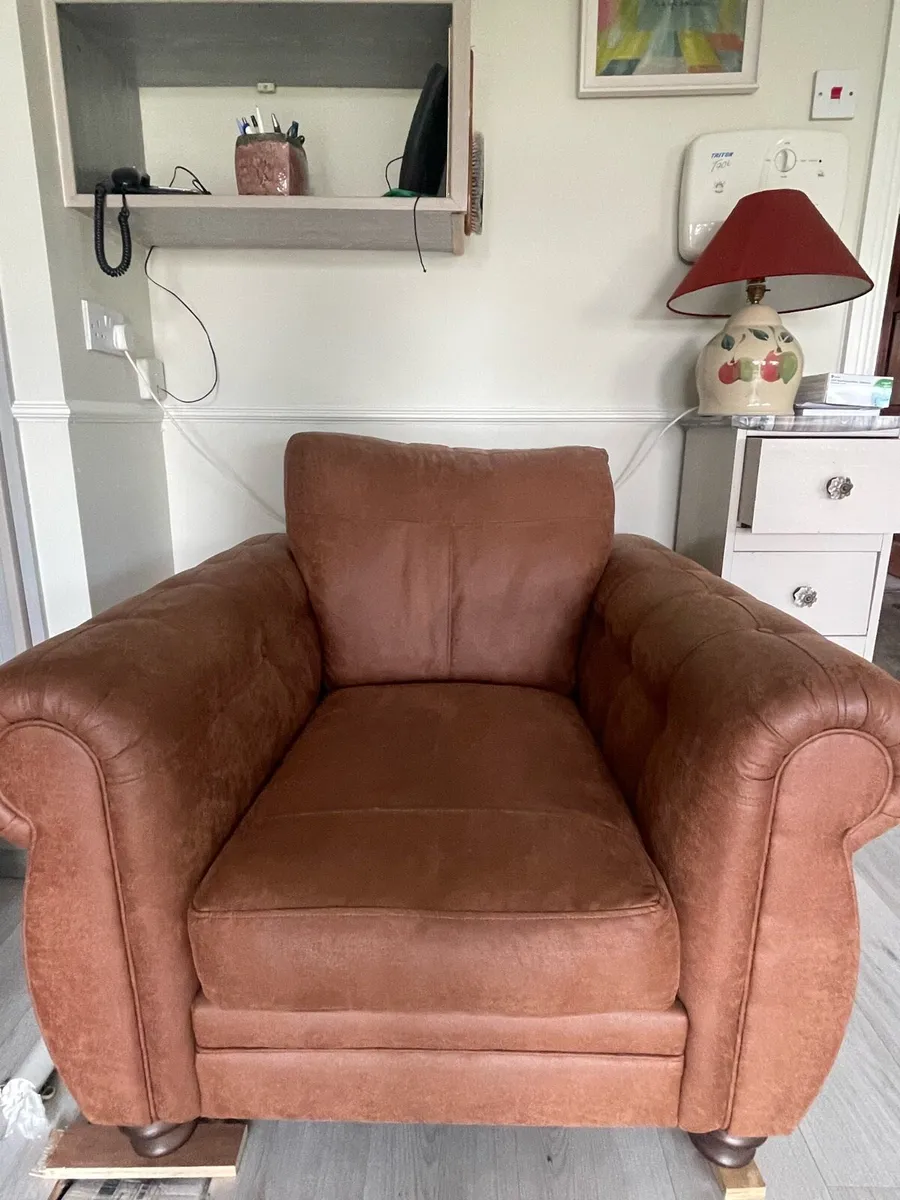 Brown armchair - Image 2