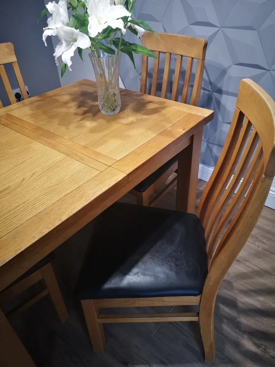 Table and 4 chairs - Image 3
