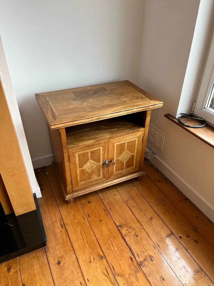 Tv stand