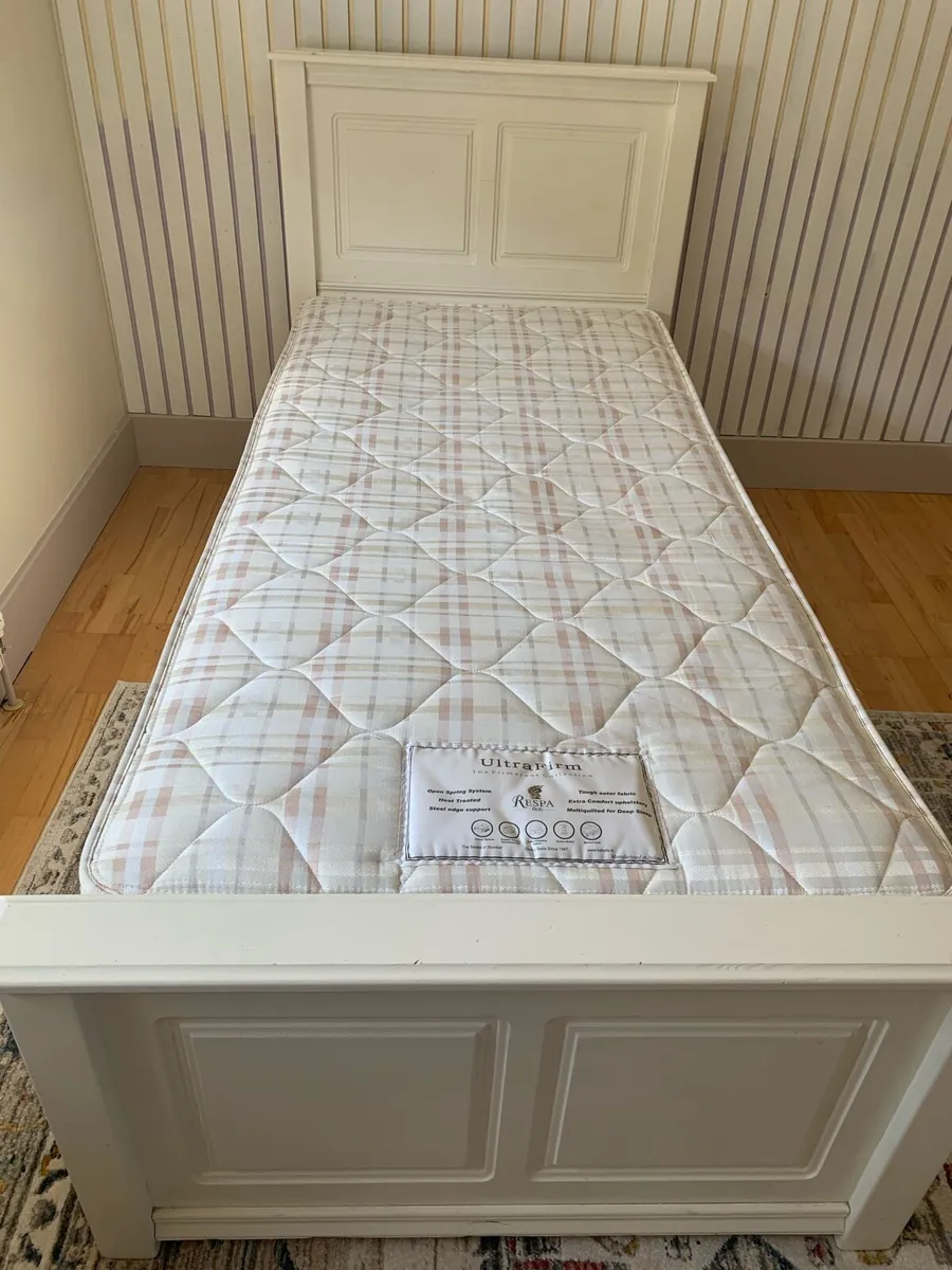 Solid one single bed and mattress - Image 1