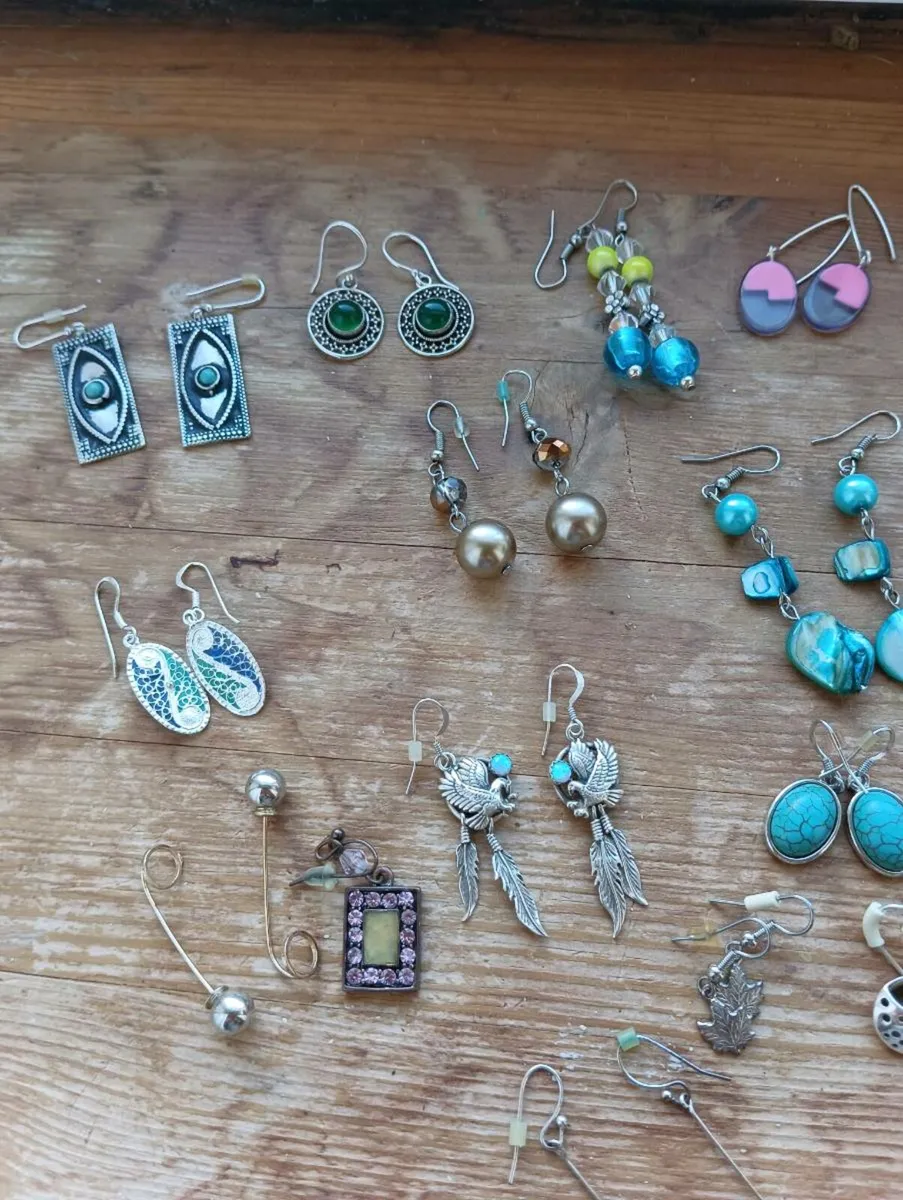 Beautiful vintage style earrings,5 EURO pairs - Image 2