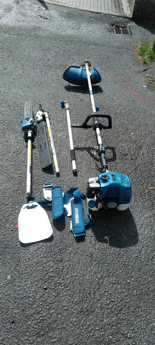 Hyundai 3 in 1 grass strimmers only used 3 times - Image 1