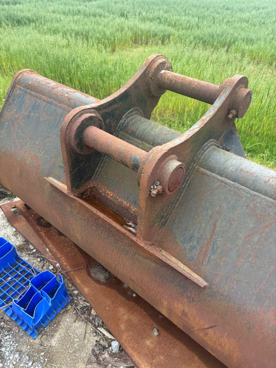 Grading bucket to suit 20 ton - Image 1
