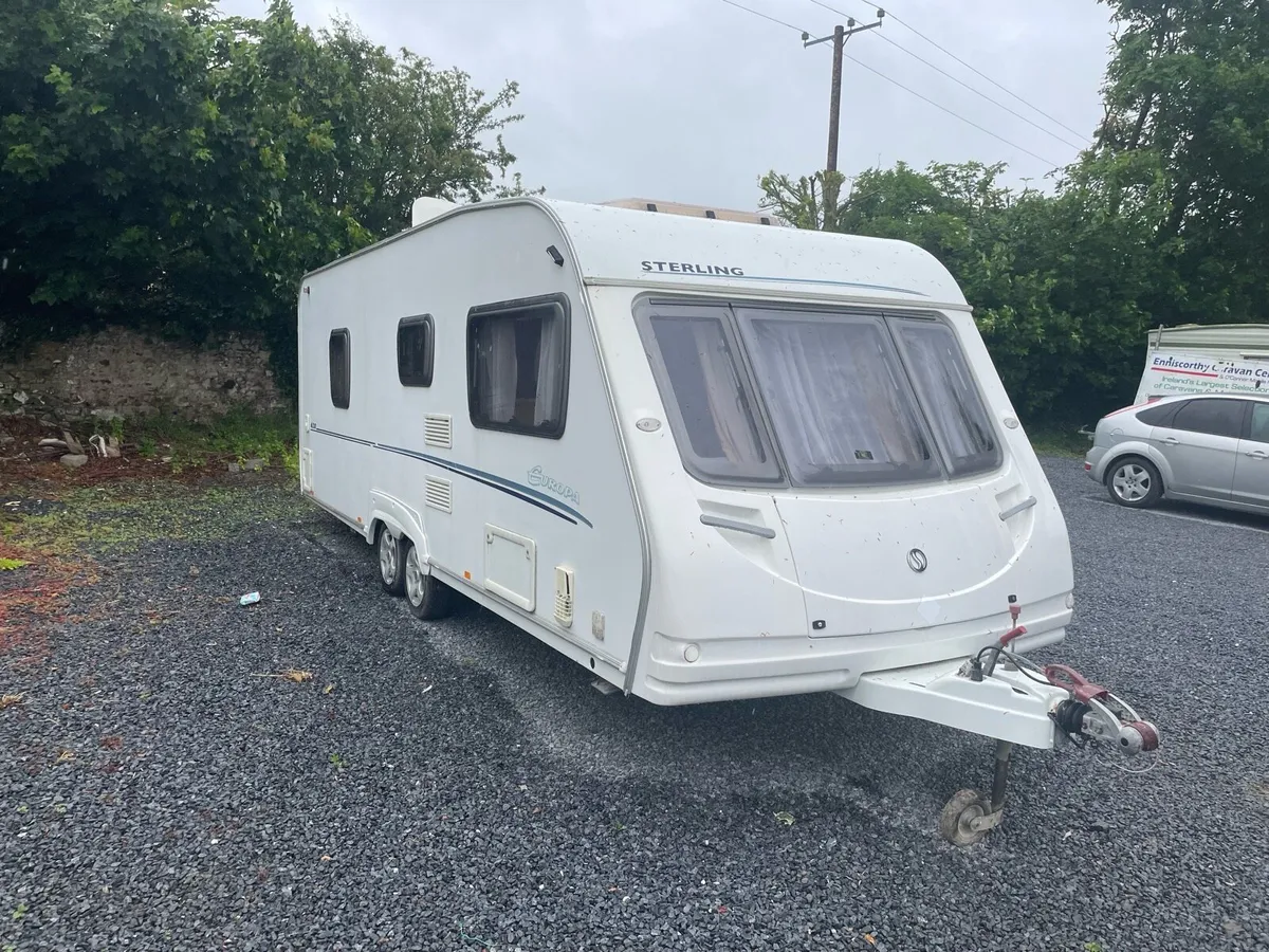 4 birth fixed bed caravan - Image 2