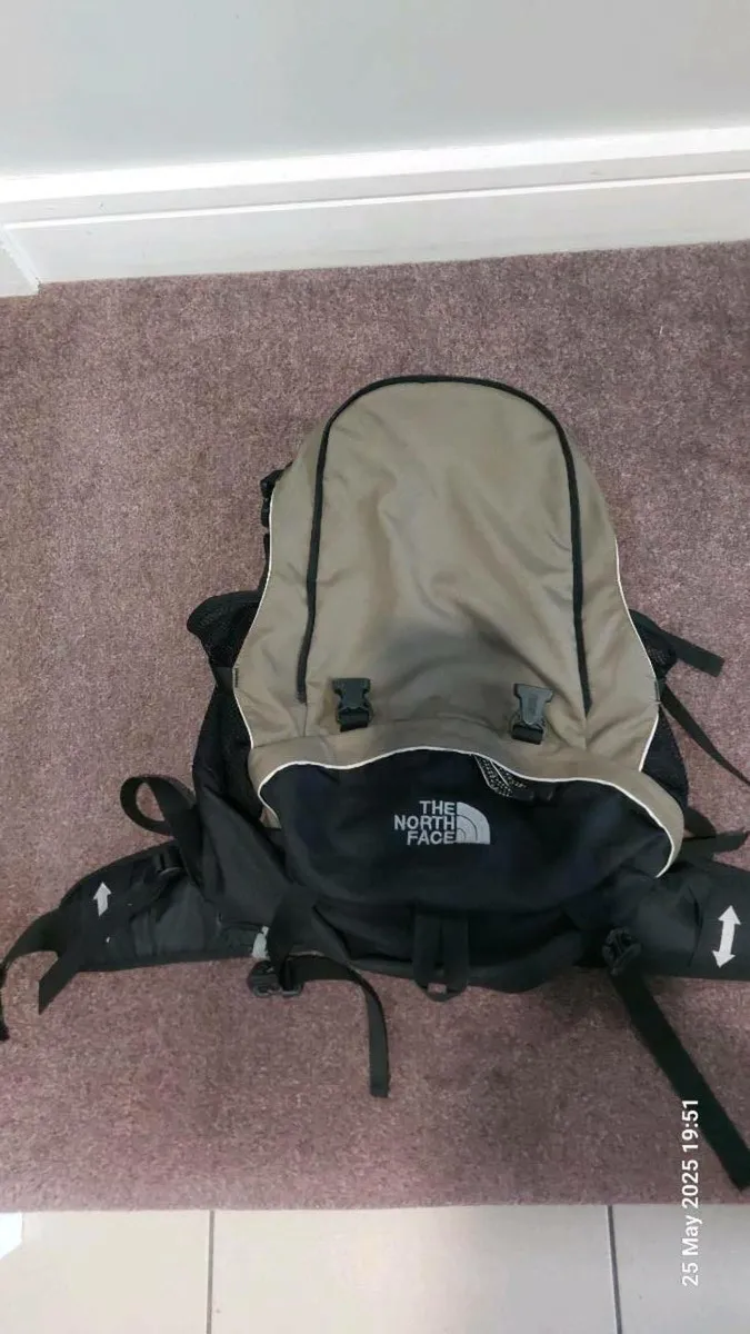 North face hiking rucksack - Image 1