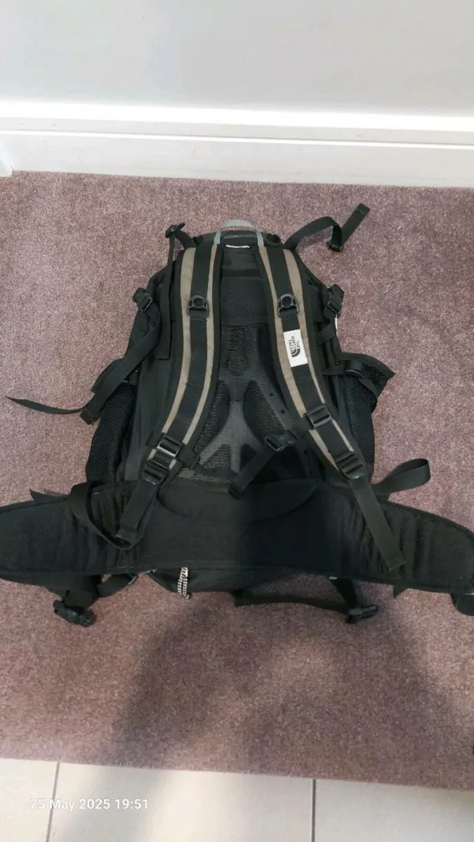 North face hiking rucksack - Image 2