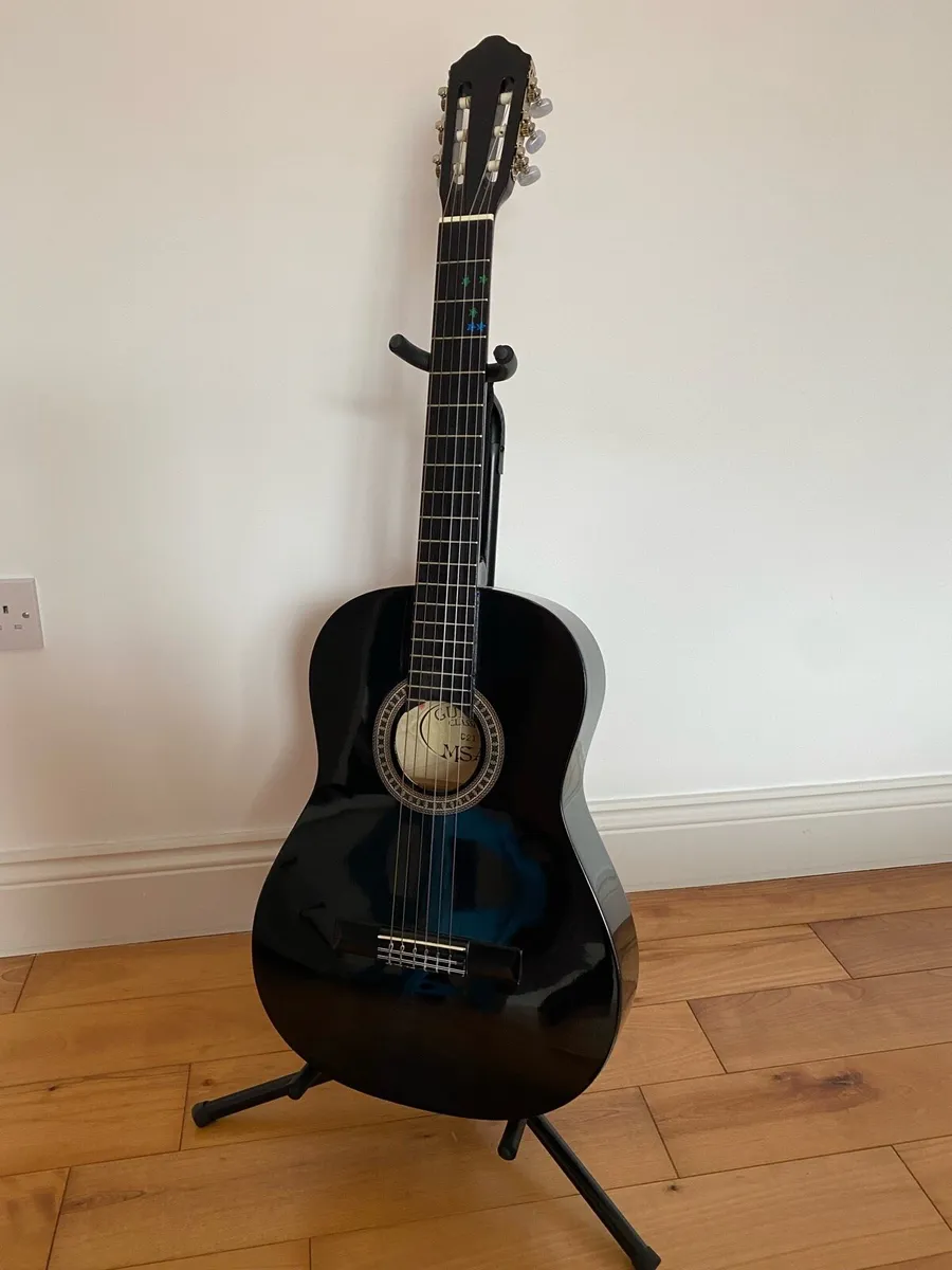 MSA CLASSIC 6 NYLON STRING GUITAR €75 - Image 1
