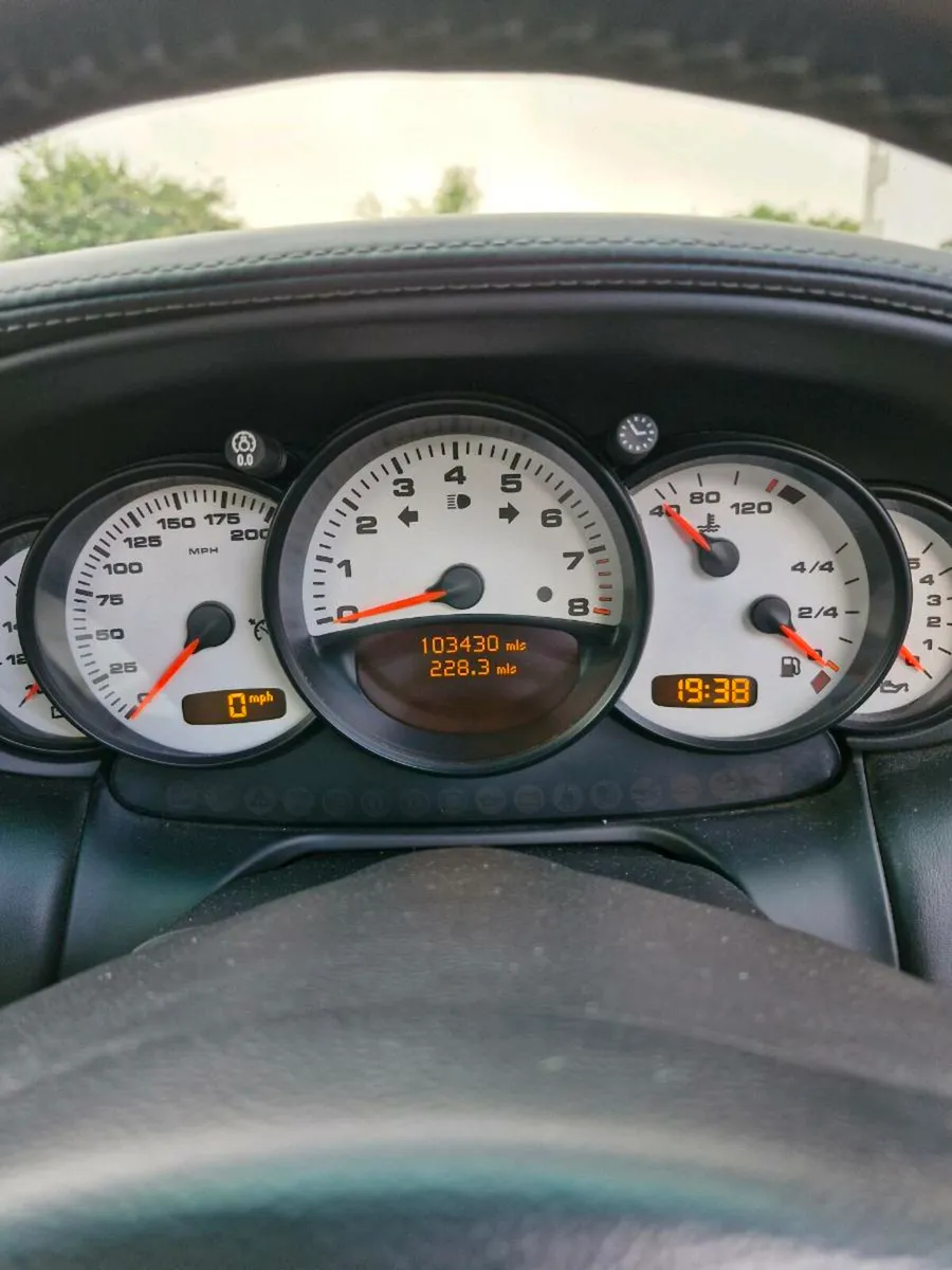 2001 Porsche 911 carrera 4 - BLack-well Maintained - Image 4