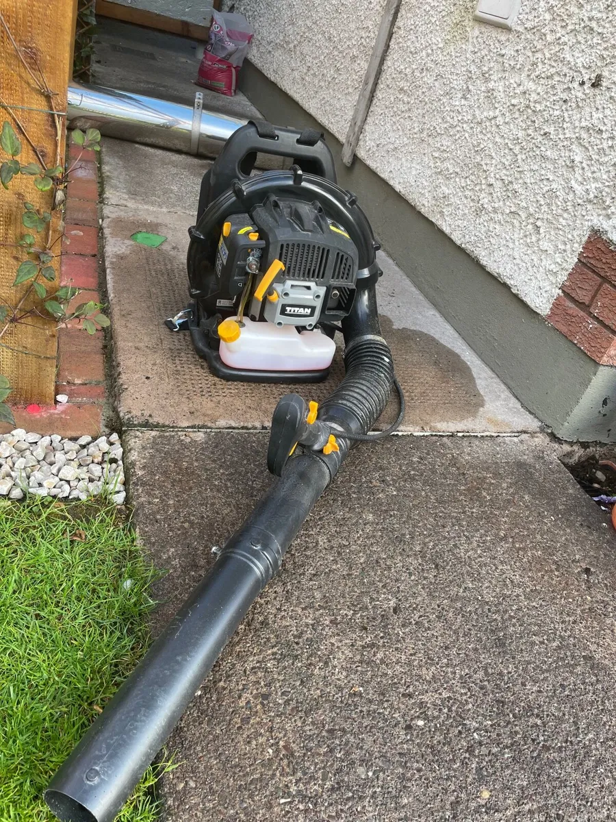 Gardening equipment - Image 1