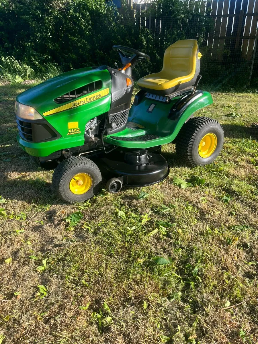 Johnderre petrol ride on lawnmower - Image 2