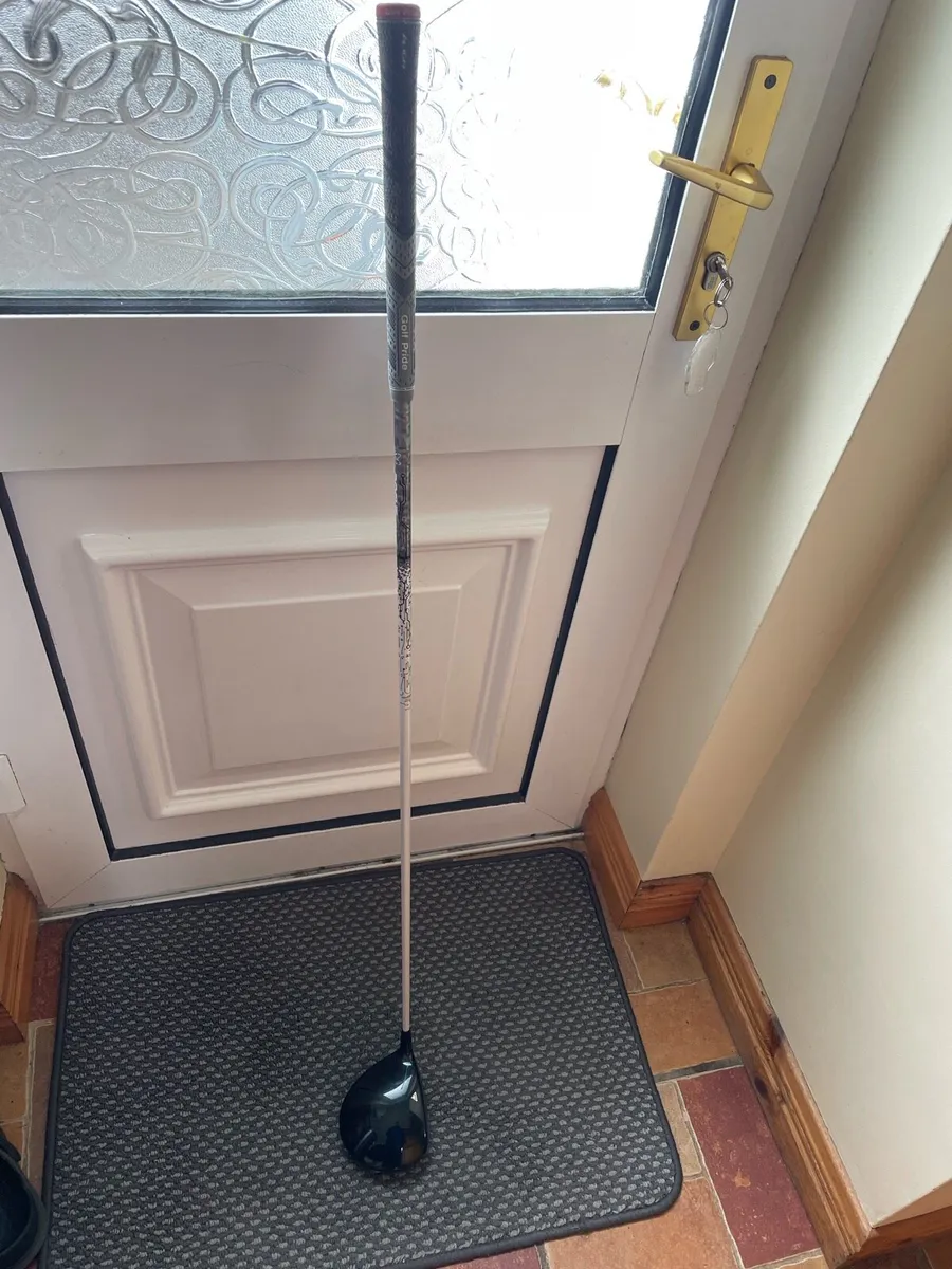 Titleist 915 D4 Driver - Image 1