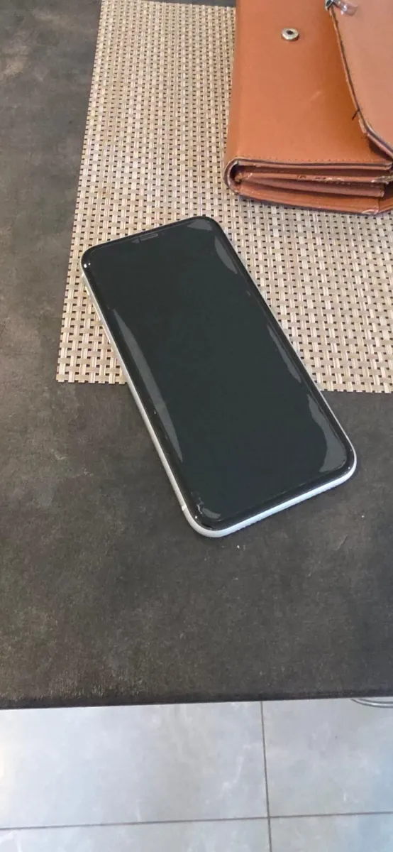 iPhone XR - Image 2
