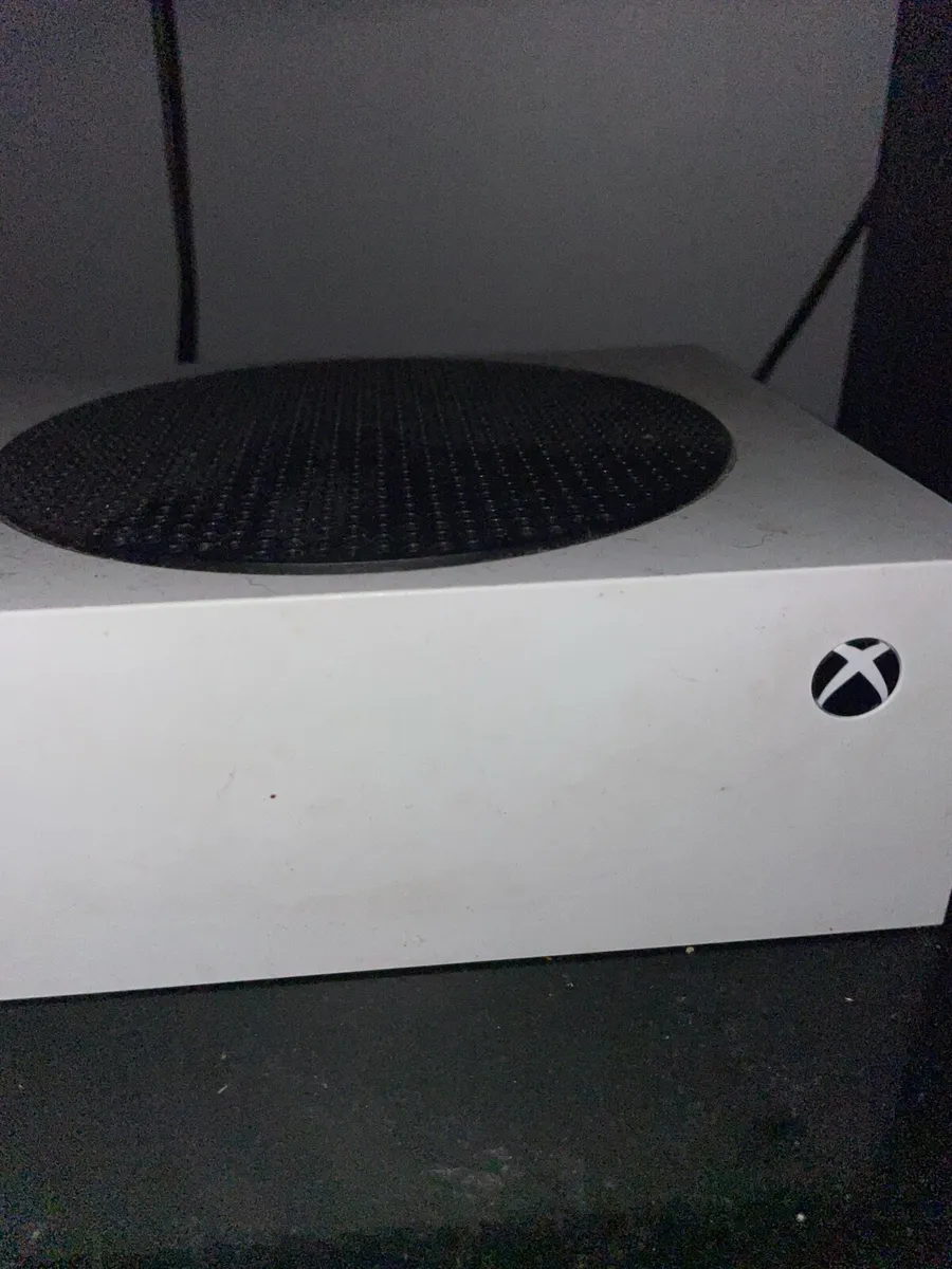 Xbox series x with controller and Razer headset - Image 1