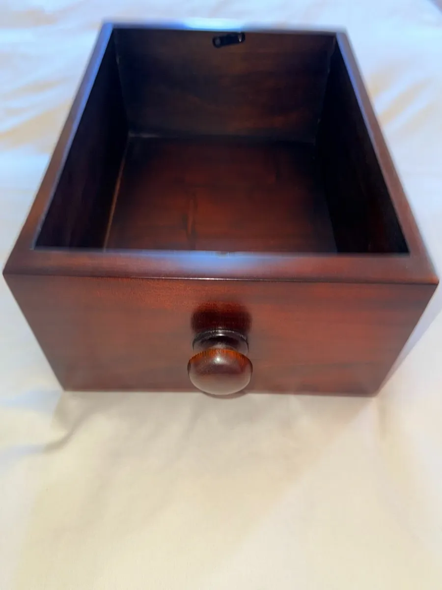 Mahogany Chest of drawers - Image 3