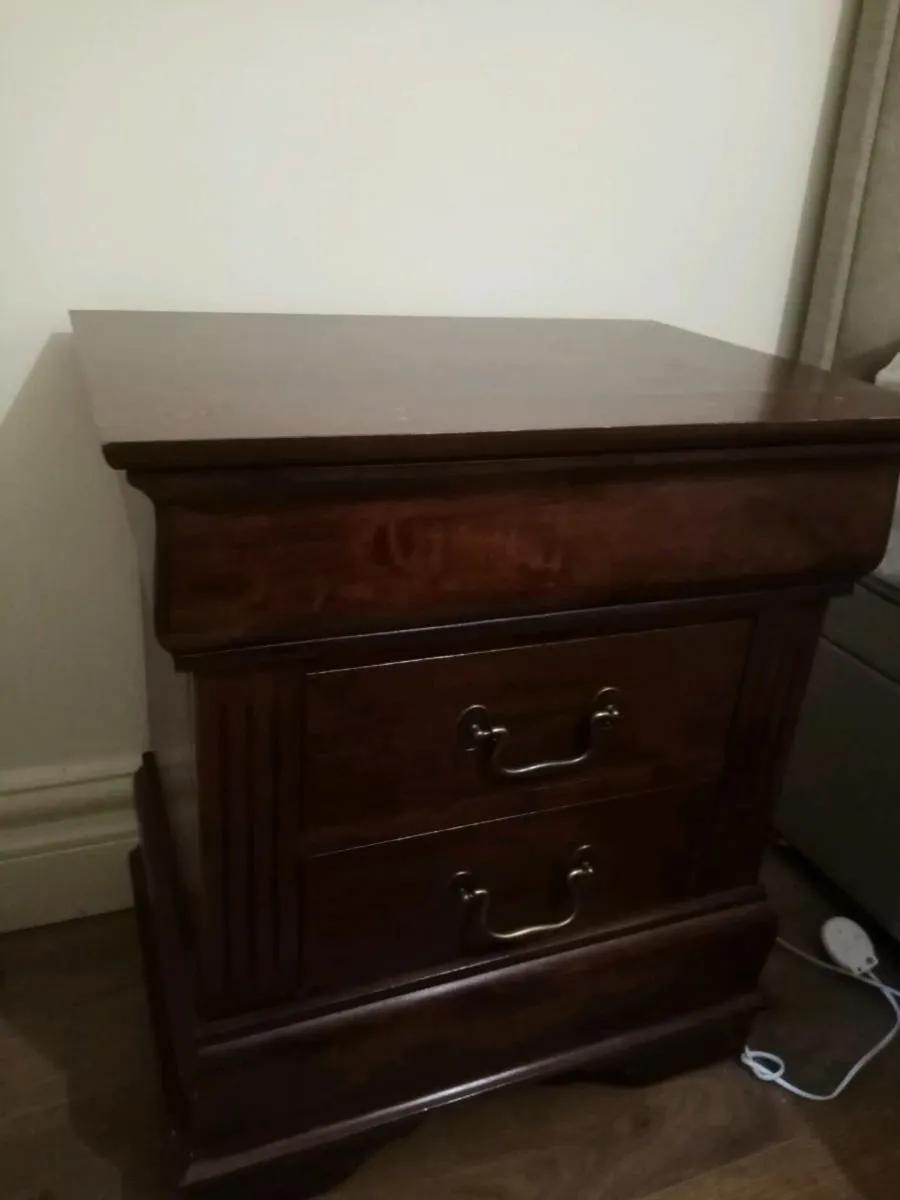 2 beside lockers (mahogany) - Image 1