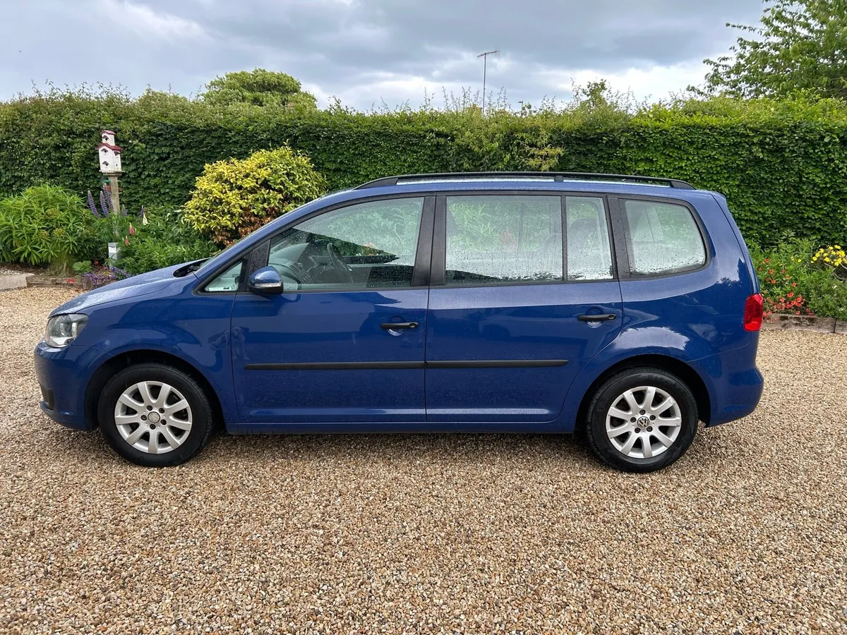 Volkswagen Touran - Image 2